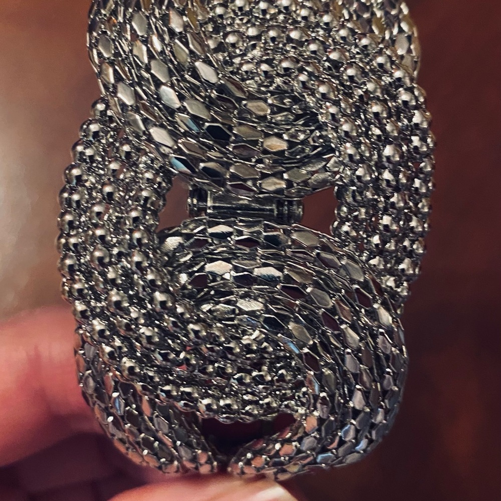 001)Gorgeous silver clip on bracelet - Picture 3 of 7